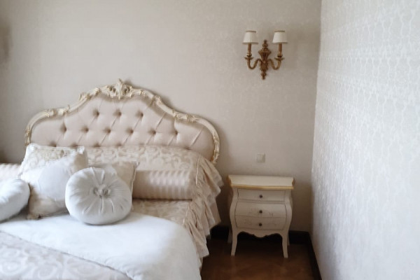 Отдельно стоящее здание в историческом центре Львова